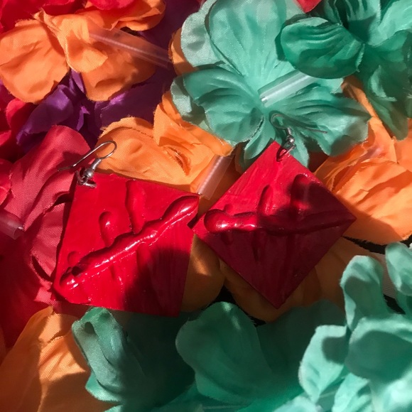 ❤️ Dangly Handmade Red Earrings❤️ - Picture 5 of 6